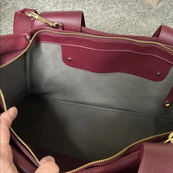 Cuyana Red Tote Bag with Minimalist Design - Picture 3 of 4